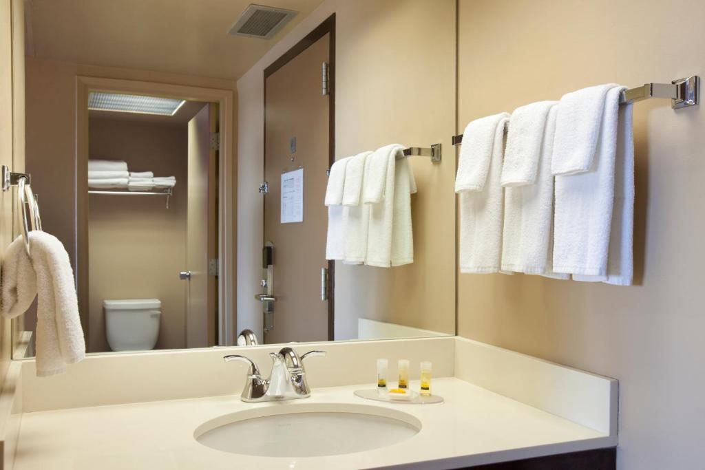 Border Inn & Suites Lloydminster Dış mekan fotoğraf