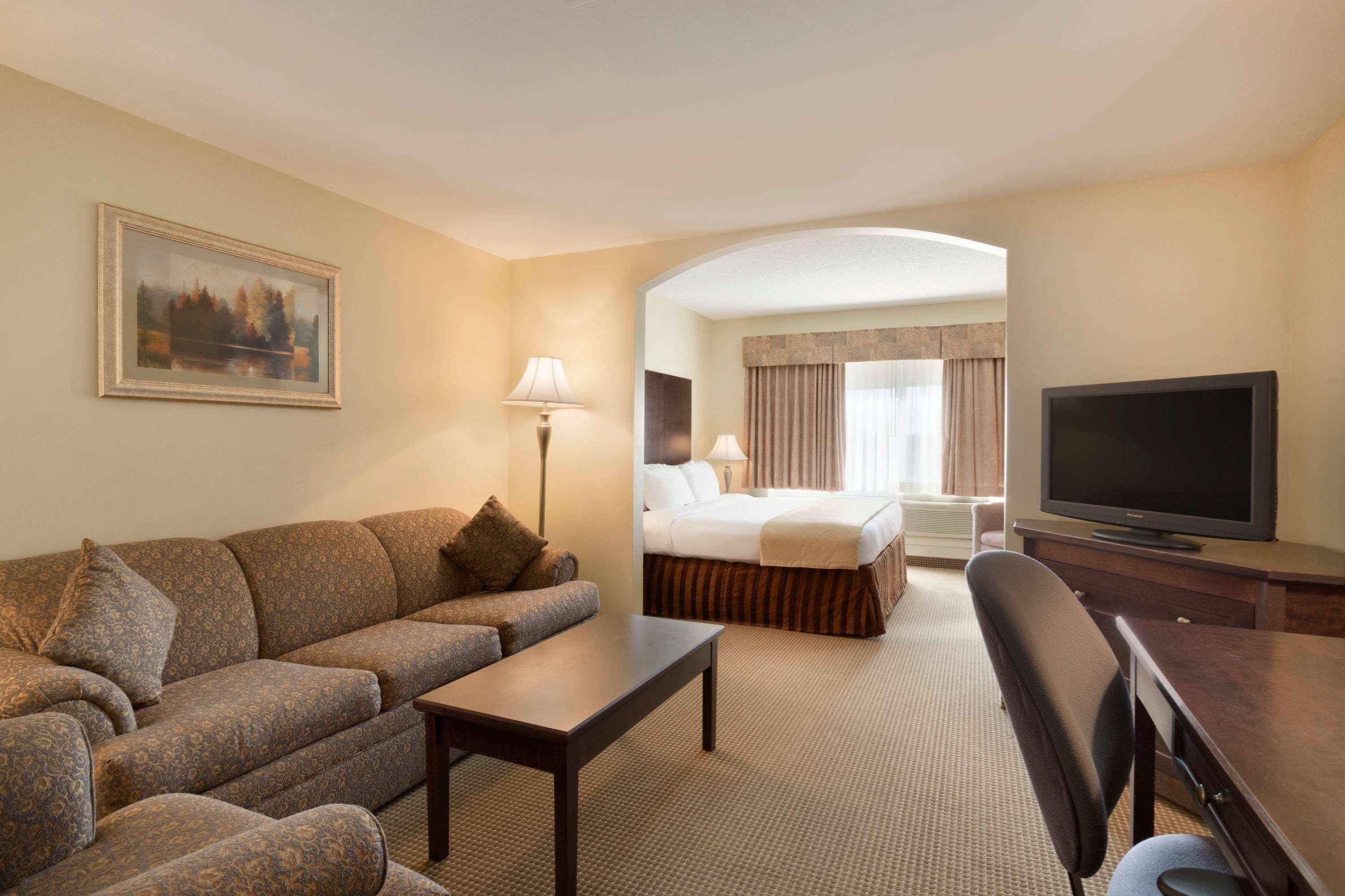 Border Inn & Suites Lloydminster Dış mekan fotoğraf