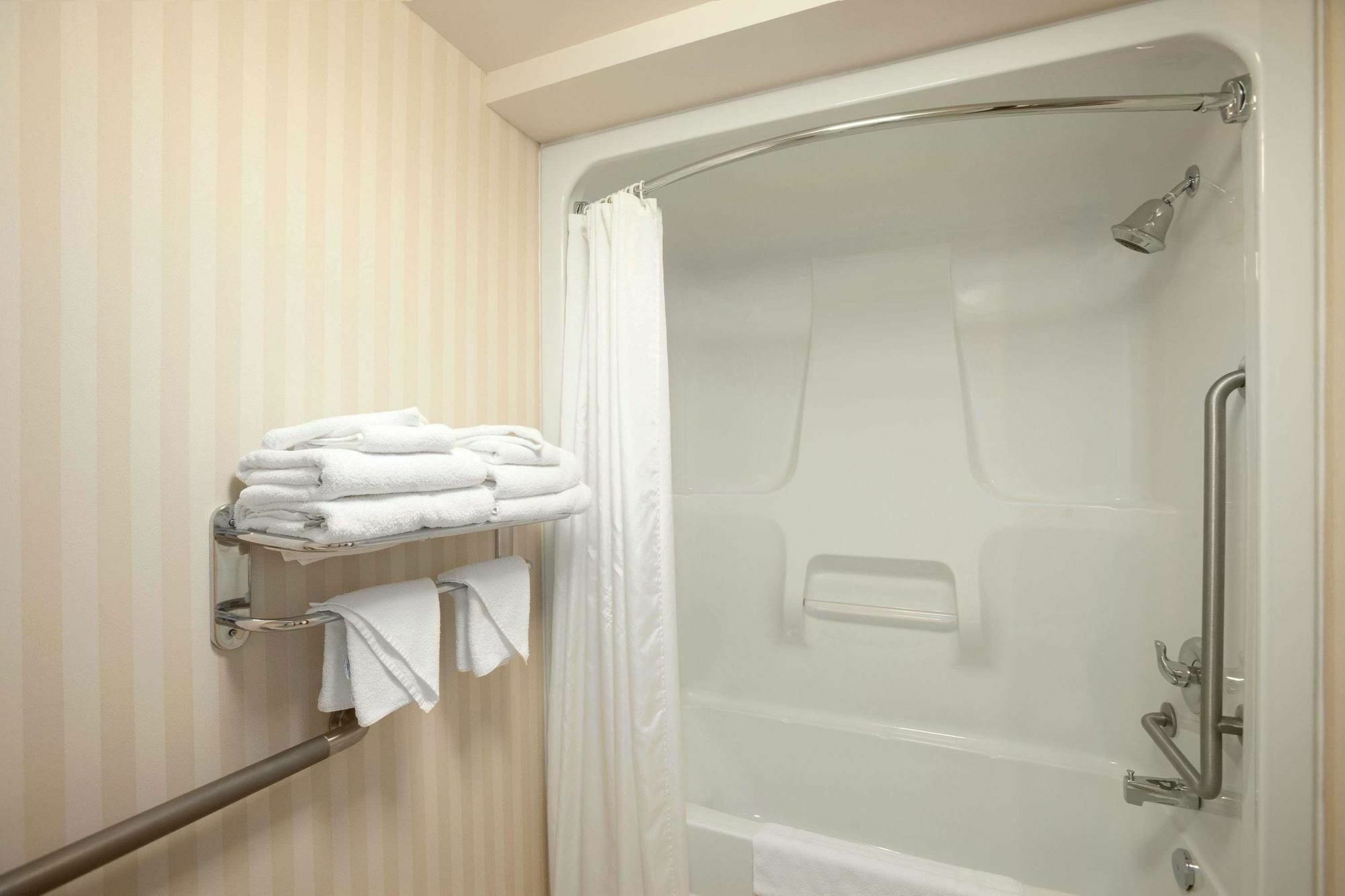 Border Inn & Suites Lloydminster Dış mekan fotoğraf